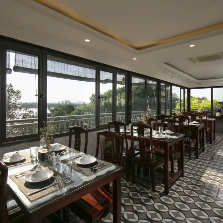 Nam Hai Hotel Отели рядом с достопримечательностью «Гиалам»