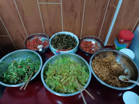 Chengzi Hotel (Yihuang Xueqian Street Fengshenxiang Pedestrian Street)