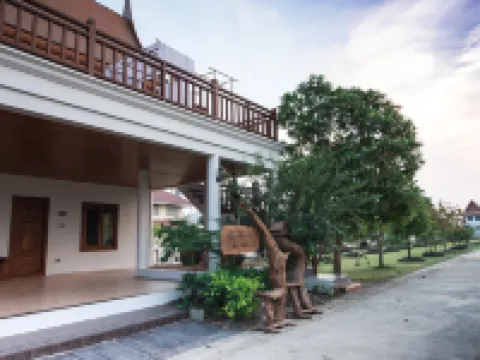 ThaiHome Resort Hotels near Wat Pho Bang O