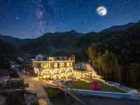 Under the Moon Inn (Jingxian Yueliangwan Scenic Area Store)