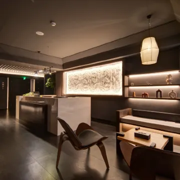 卡曼·觀瀾設計師飯店（太原武宿機場通達街地鐵站店） 康宁街附近的飯店