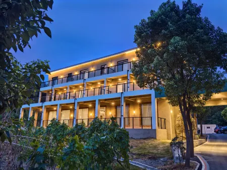 Fenghuangshan Fengqi Homestay Отели рядом с достопримечательностью «Yongquan Town»