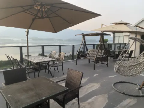 桐廬富春江畔山禾悅民宿（桐廬高鐵站店） 鄰近杭州技師學院的酒店