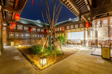 Wyndham Garden Hotel, Yonglao Wenmaifang (Guchengyuan Branch) Отели рядом с достопримечательностью «Linqiong Ancient City»