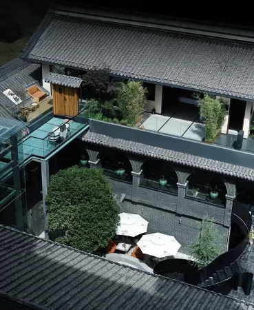 RETURN Courtyard Hotel Отели рядом с достопримечательностью «Zhaojue Temple»