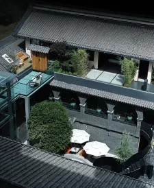 RETURN Courtyard Hotel