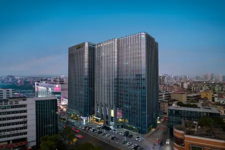 Mehood Lestie Hotel (Foshan Nanhai Xinduhui Dali Pedestrian Street Branch) Отели рядом со станцией Foshan West Railway Station