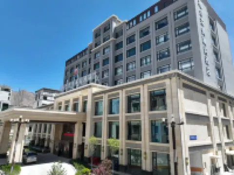 Ge'erdongzan Tibetan Charm Hotel