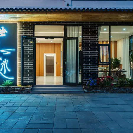 Zhenshanshui Hotel Отели в г. Синъи
