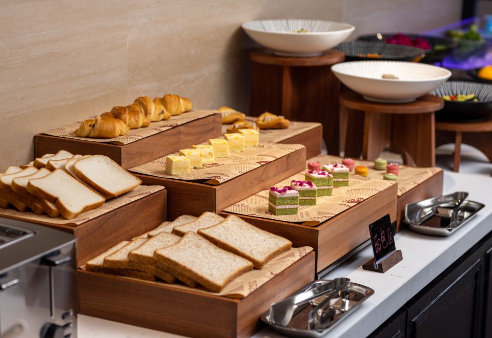 광저우 실비엔 아프리시티 호텔의 쾌적한 로비 전경