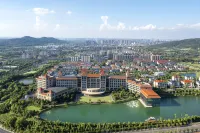 Crowne Plaza Xiangyang Fuchun Lakeside Hotel in zona Xiangyang Vocational and Technical College