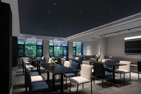 Atour Light Hotel Shanghai The Bund Wusong Road Отели рядом с достопримечательностью «Shanghai University of Sport Comprehensive Hall»