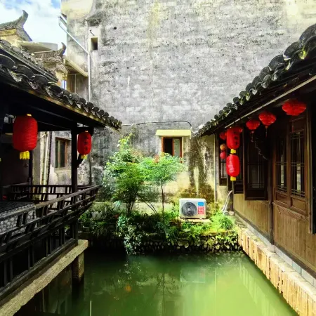 Hongcun Songhetang Inn