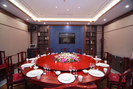 World Smart Hotel (Qingdao North Station Zhenhua Road Subway Station)