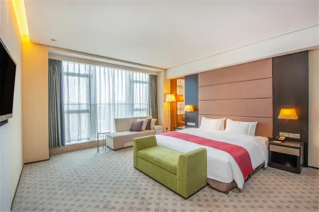 Holiday Inn Nantong Oasis International IHG Отели рядом с достопримечательностью «Zhang Jian Memorial Hall (Nantong)»