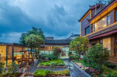 lanshu hotel Отели рядом с достопримечательностью «Пейзаж Цзиньта в Лицзян»