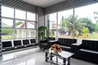 RedDoorz Plus Near Teras Kota 3