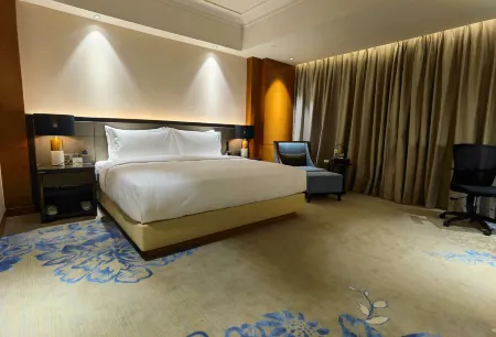 Jinjiu International  Hotel  Nanling Отели в г. Наньлин