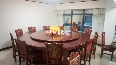 Junxin Hotel Отели рядом с достопримечательностью «Zheda Square»