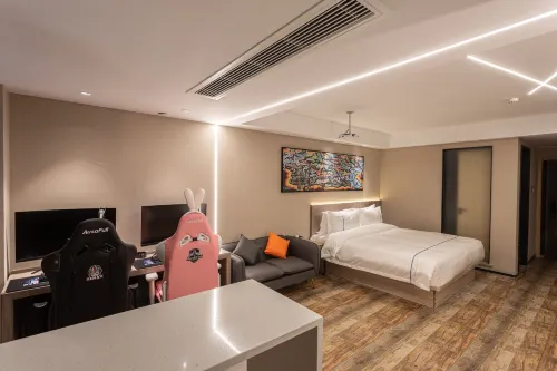 ReMAX Esports Hotel (Ningbo East New City Cultural Square Branch)