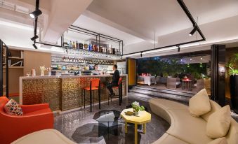 The restaurant features tables and chairs in the center, as well as additional seating areas at Guangzhou Zhujiang New Town Ausotel Smart Hotel, Canton Fair Free Shuttle