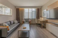 HanTing Hotel (Suizhong Railway Station) - parking