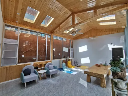 Lugu Lake Qianxing Guest House Отели рядом с достопримечательностью «Modai Wangfeifu»