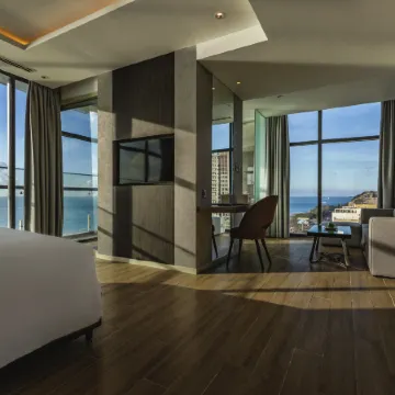 Premier Pearl Hotel Vung Tau Отели рядом с достопримечательностью «Пляж Фронт-Бич»