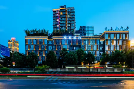 Yirun Hotel Отели рядом с достопримечательностью «Chengdu College of Sichuan Foreign Studies University (Yibin Campus)»