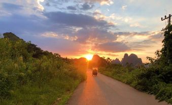 Yangshuo Moon Villa Homestay (Yulonghe Scenic Area Branch)