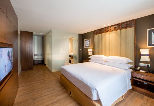 페낭 리조트의 아름다운 수영장 전경