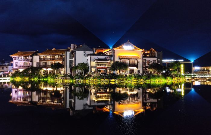 Linhan Yaji Resort Hotel (Jianshui Ancient City East Gate)