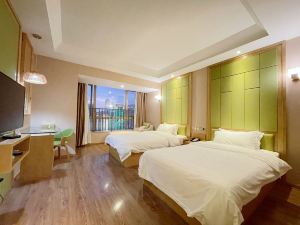 Longwu View Hotel (Guiyang Huaguoyuan Shopping Center White House)