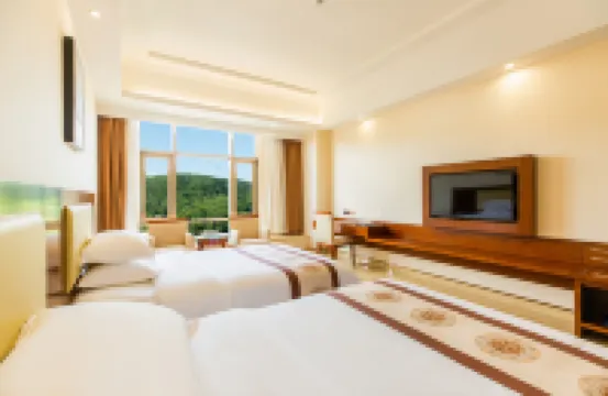 Yangjiang Guanhua Hotel (Hailing Island Dajiaowan)