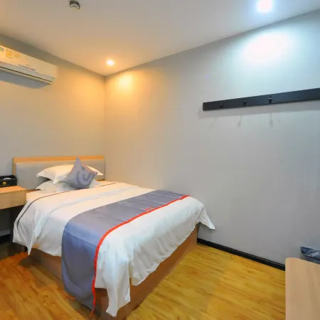Junyi Hotel( Santai Phoenix Mountain Hotel