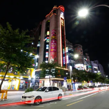24 Guesthouse Sinchon Avenue Отели рядом с достопримечательностью «Мапхогу»