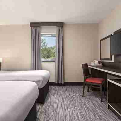 Ramada by Wyndham Cobham Rooms