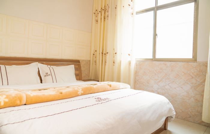 Qujing Rongfu Business Hotel