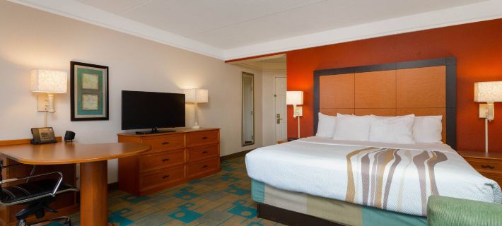 La Quinta Inn & Suites by Wyndham Lakeland West Hotels in Polk County