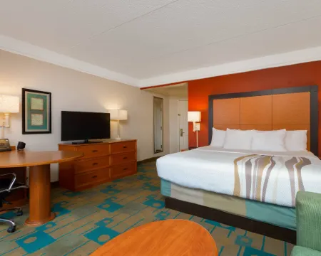 La Quinta Inn & Suites by Wyndham Lakeland West Hotels in Lakeland