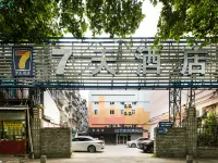 7Days Inn Hotel (Nanjing Railway Station Xinmofanma Road Subway Station) Hotels in Nanjing