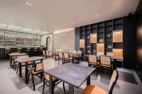 XCSW hotel & club