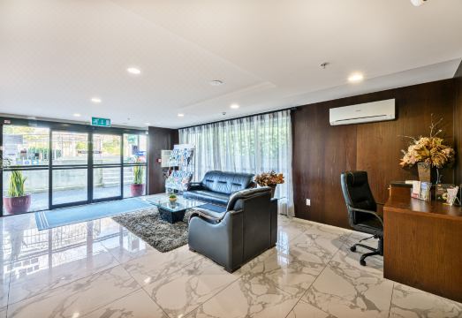 알렉산더 인의 깔끔한 화장실과 샤워 부스