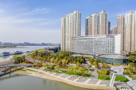Hilton Nanjing Riverside Отели рядом с достопримечательностью «Zhongshan Ferry Terminal»