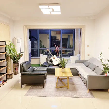 Bobo ｜ Youth Hostel (Haikou East Railway Station)
