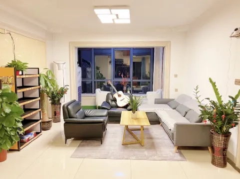 Bobo ｜ Youth Hostel (Haikou East Railway Station)