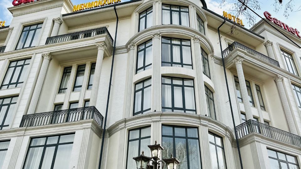 Garnet hotel