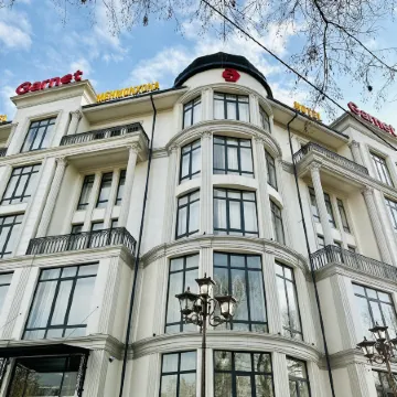 Garnet hotel