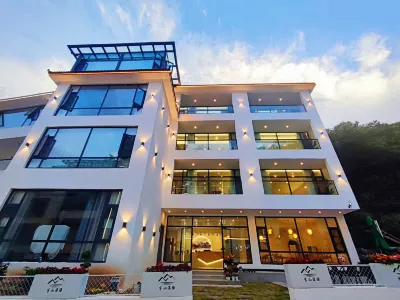 Huangchuan Banshan Xiyu Homestay (Laojunshan Zhongling Cableway Branch) Hotels near Zhongling Ropeway - Xiazhan Station