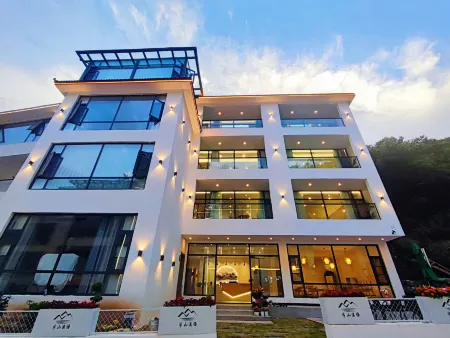 Huangchuan Banshan Xiyu Homestay (Laojunshan Zhongling Cableway Branch) Отели рядом с достопримечательностью «Jinding Taoist Temples»